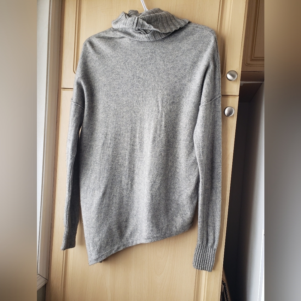 Tommy Bahama 100% Cashmere Cowl Neck Gray Women's Sweater - Picture 9 of 11